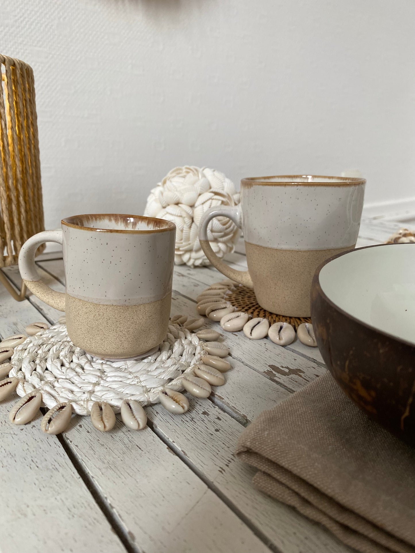 Tasse en grès beige